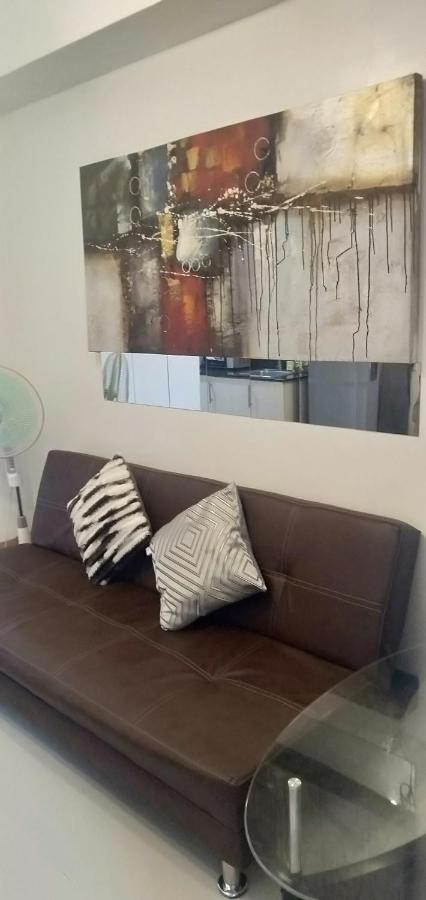 Yhanz Z Sea Residences Pasay Exterior photo