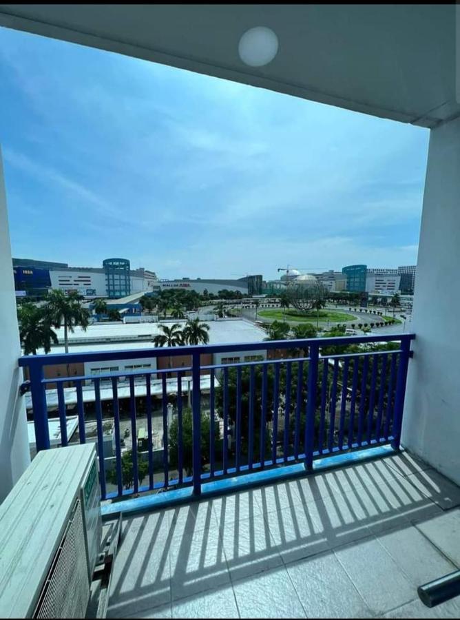 Yhanz Z Sea Residences Pasay Exterior photo